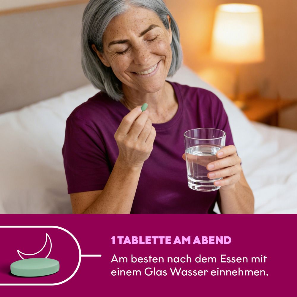 Frau nimmt eine Tablette mit einem Glas Wasser ein, mit Text "1 Tablette am Abend".