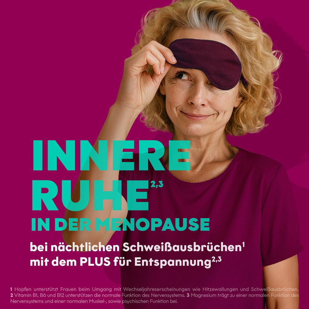 Frau mit Schlafmaske, die sich entspannt. Text: Innere Ruhe in der Menopause bei nächtlichen Schweißausbrüchen.