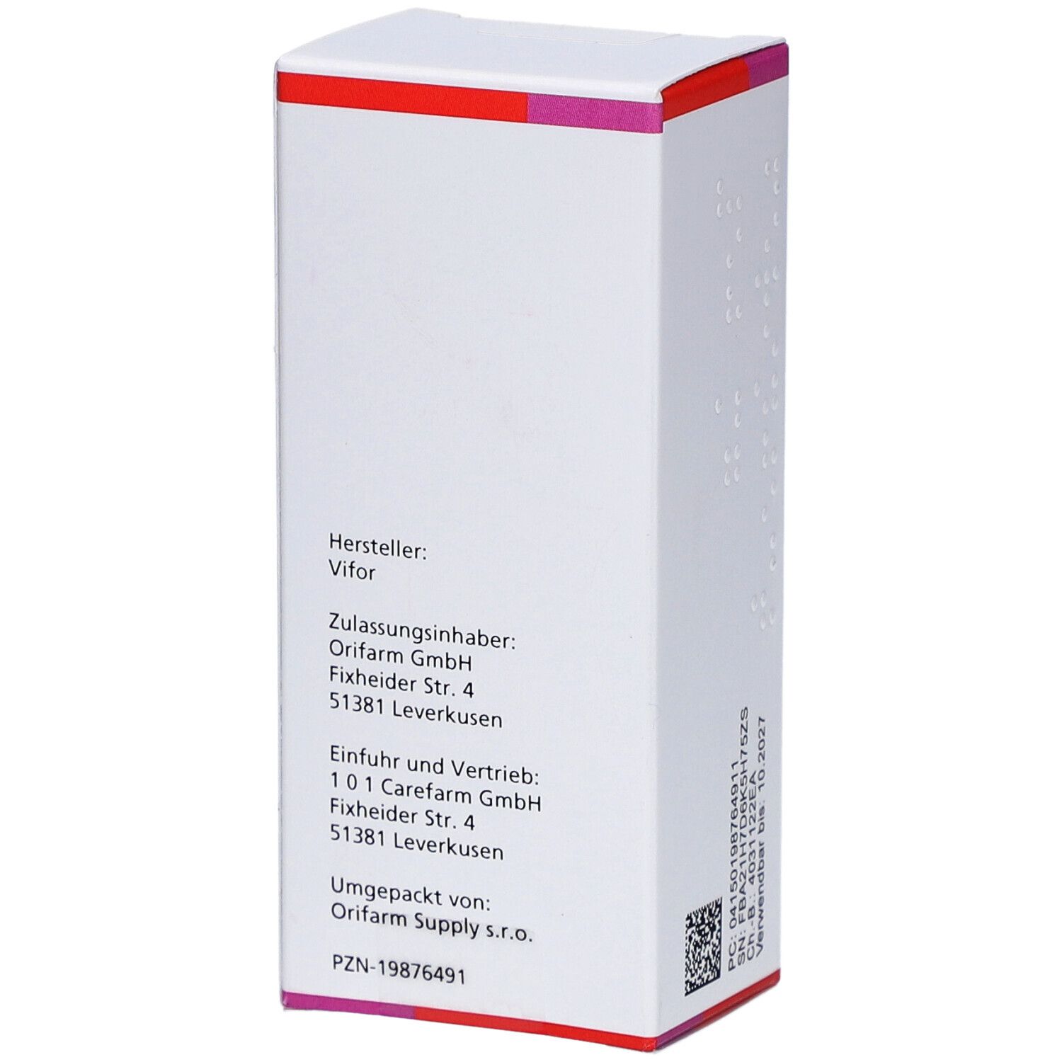 Rückseite der Ferinject-Verpackung. Herstellerinformationen und Chargennummer. Farbgebung: Weiß mit rotem und pinkfarbenem Akzent.