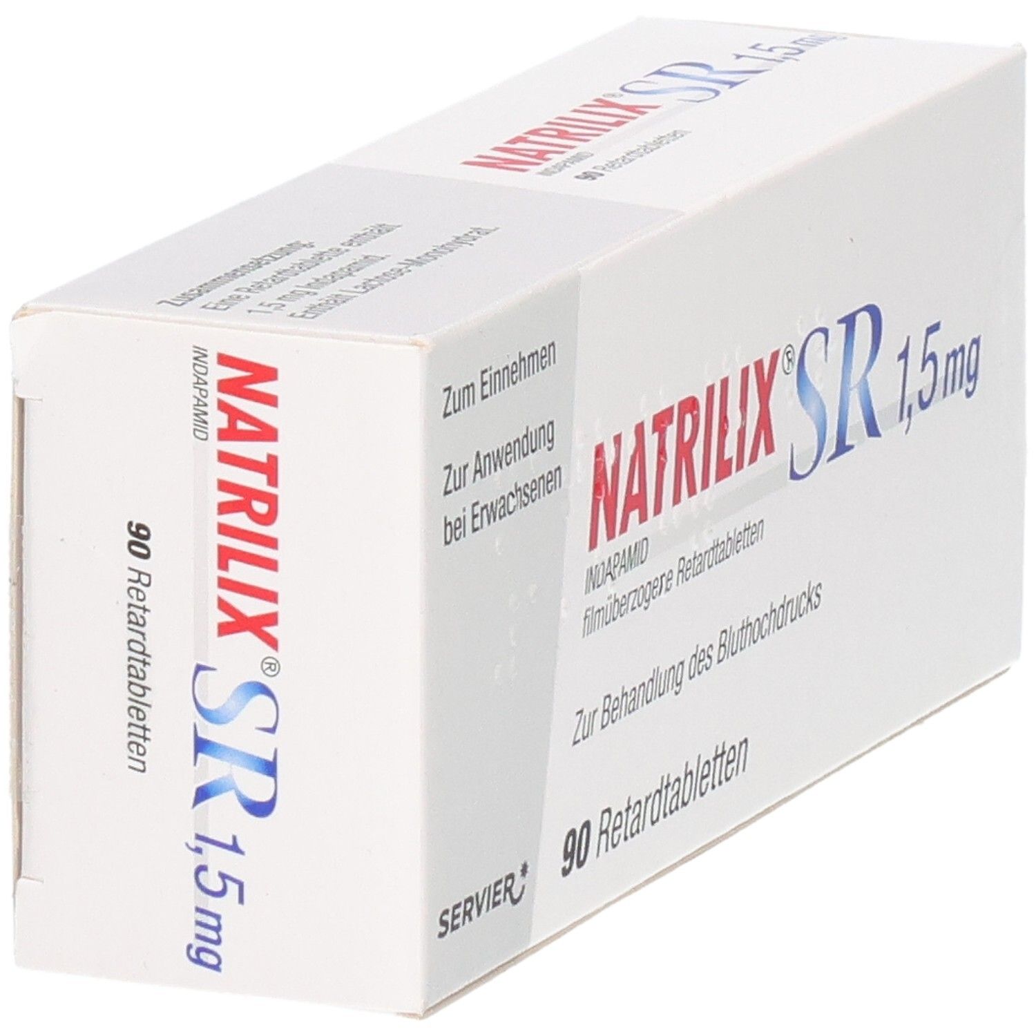 Weiße Faltschachtel mit rotem und blauem Schriftzug NATRILIX SR 1,5 mg. Enthält 90 Retardtabletten. Hersteller: Servier. Schachtel schräg.