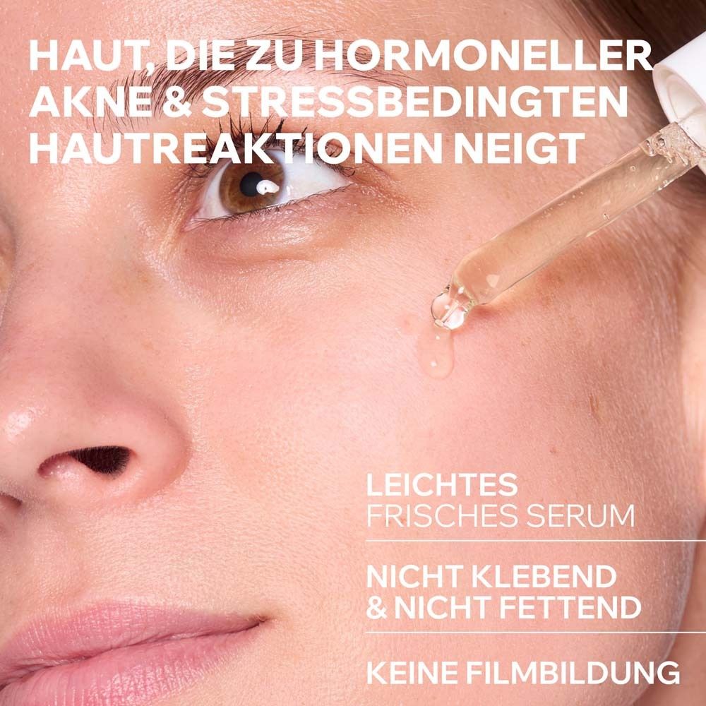 Frau mit Serum-Applikator. Text: Leichtes, frisches Serum. Nicht klebend & nicht fettend. Keine Filmbildung.