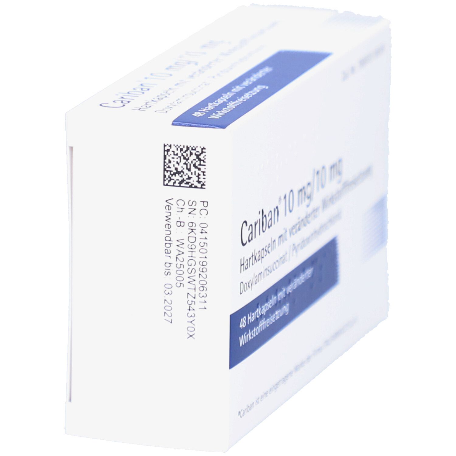Weiße Schachtel, schräg von oben. Aufdruck: Cariban 10 mg/10 mg Hartkapseln. Barcode und Verwendbar bis 03.2027.