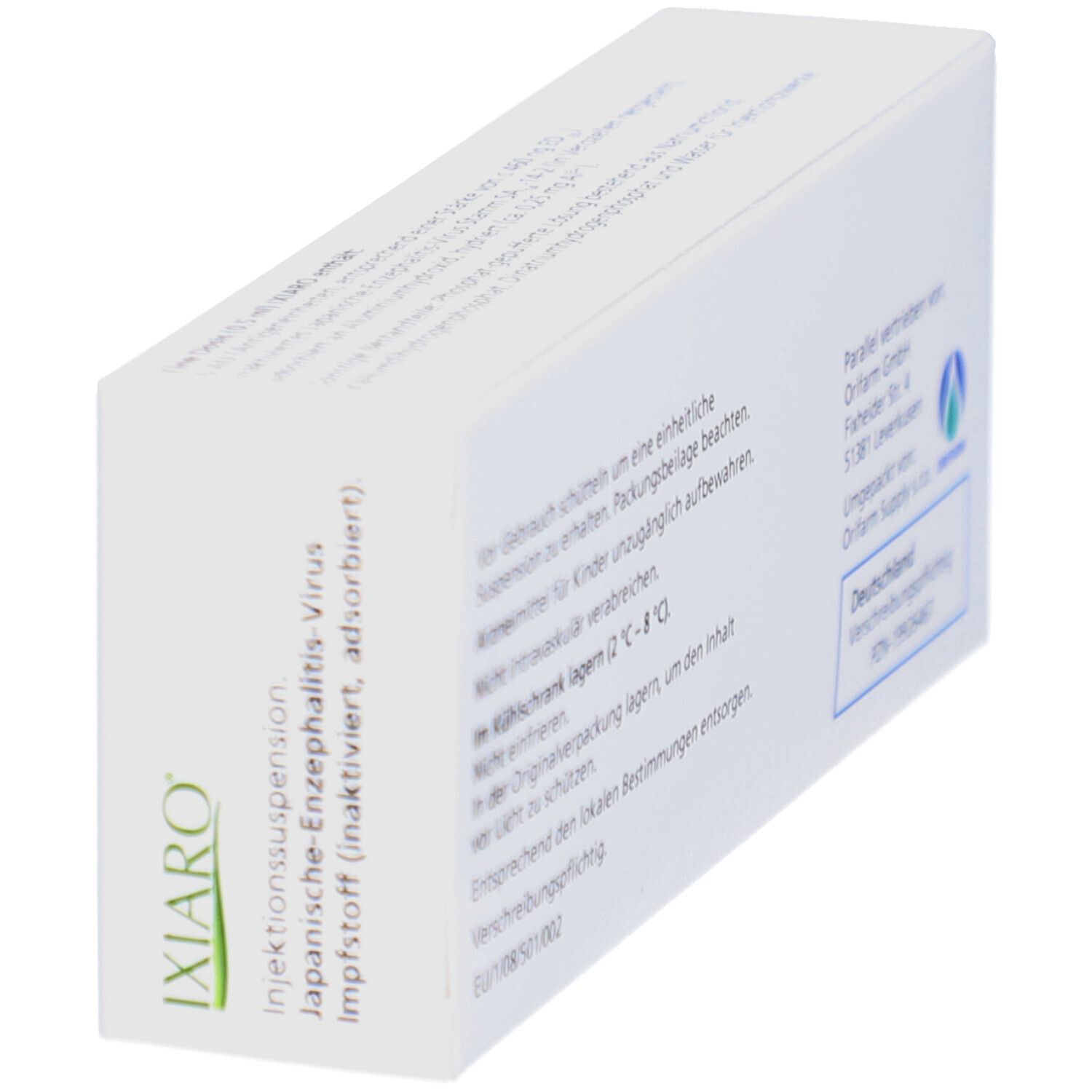 IXIARO Verpackung, schräg. Rückseite mit Textinformationen, Herstellerangaben, und einem QR-Code. Deutschland-Kennzeichnung.
