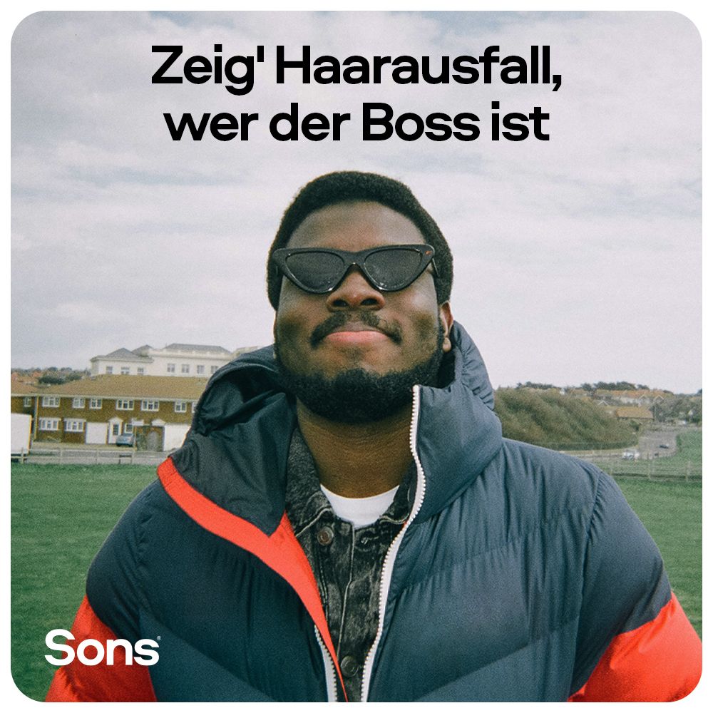 Mann mit Sonnenbrille. Aufschrift: Sons. Hintergrund: Gebäude und Himmel.