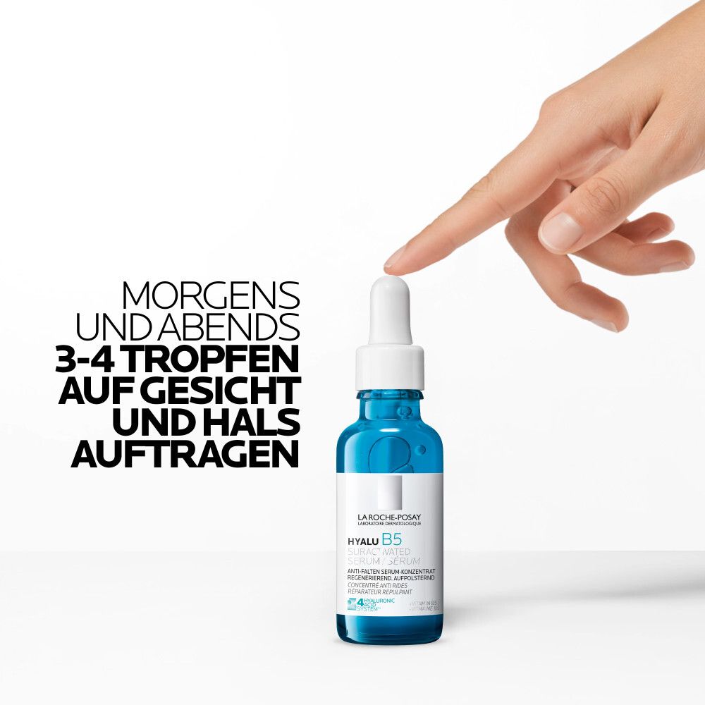 Blaues Serumfläschchen mit Pipette. Hand berührt Pipette. Text: Morgens und abends 3-4 Tropfen auf Gesicht und Hals auftragen.