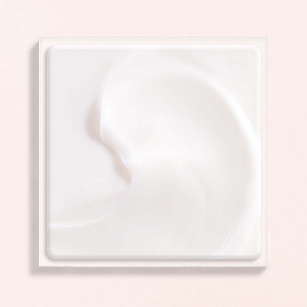 Creme-Textur in quadratischer Form. Weiße Creme mit wellenförmiger Oberfläche. Auf hellem Hintergrund.