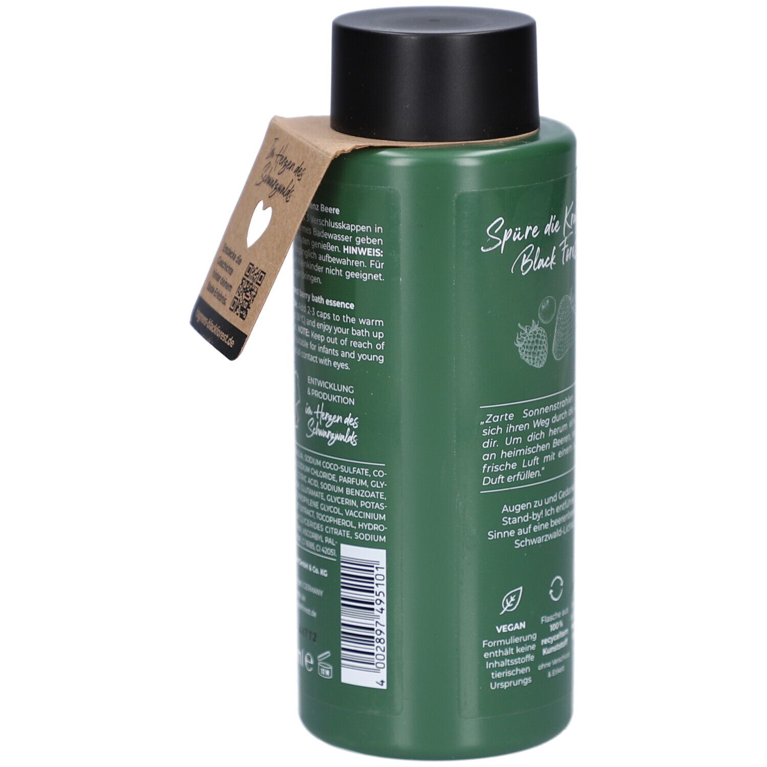 Grüne Flasche mit schwarzem Deckel und Anhänger. Text auf dem Anhänger. Text und Logos auf der Flasche.