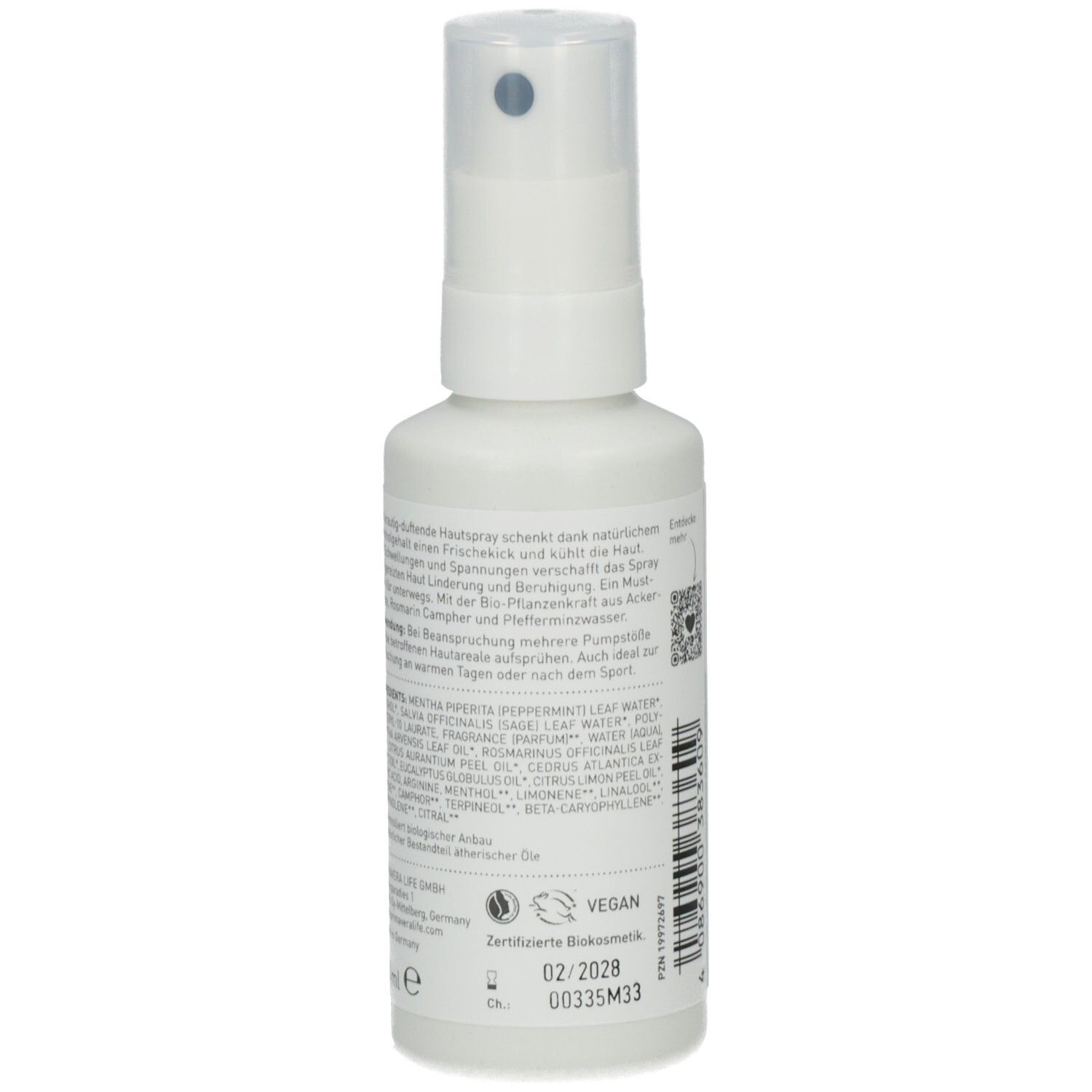 Weiße Sprühflasche. Rückseite mit Text. Text: Vegan. Zertifizierte Biokosmetik. Haltbarkeit 02/2028. Chargennummer.