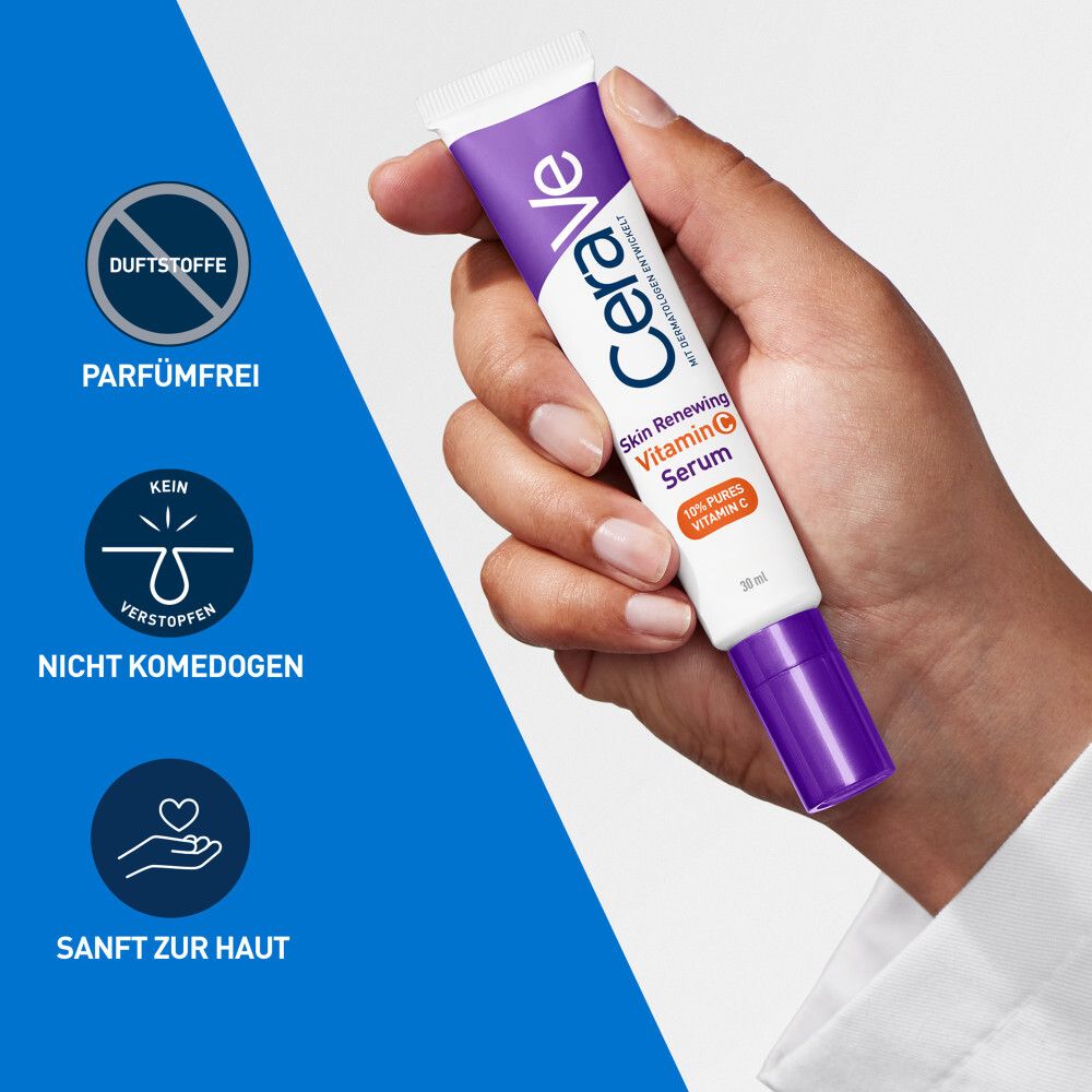 Hand hält Tube CeraVe Skin Renewing Vitamin C Serum. Parfümfrei, nicht komedogen, sanft zur Haut.