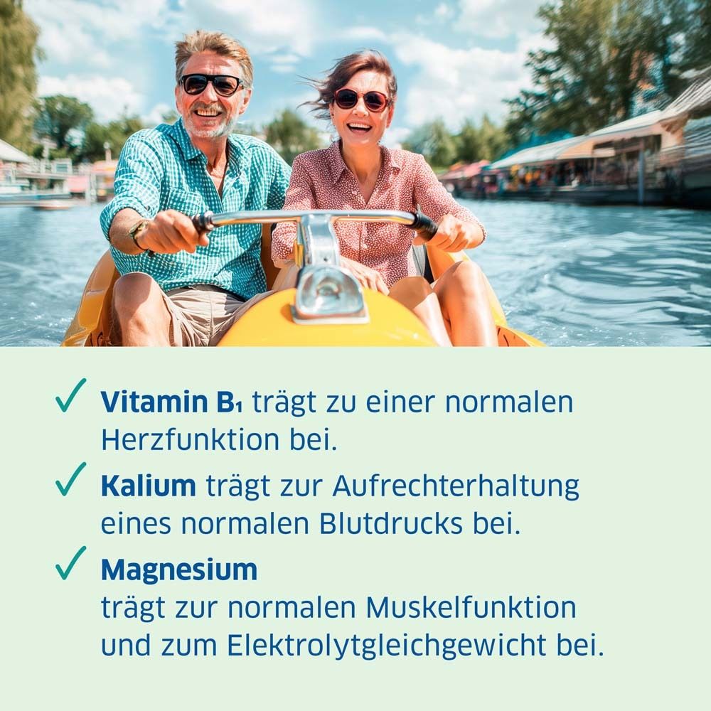 Paar auf einem Boot. Text: Vitamin B1, Kalium, Magnesium. Produktinformationen für Magnesium Diasporal pro.