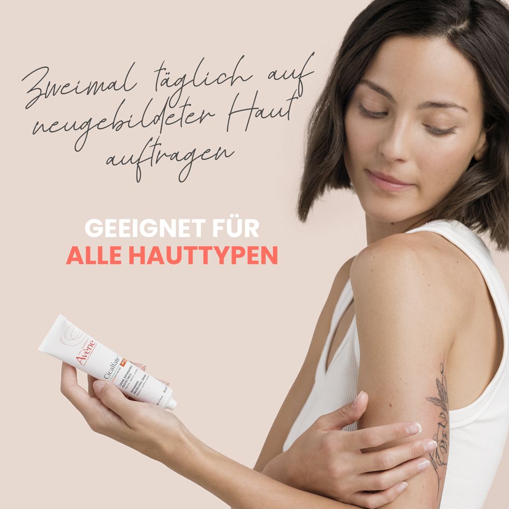 Frau hält Avène Cicalfate+ Creme SPF 50+; Text: Geeignet für alle Hauttypen.