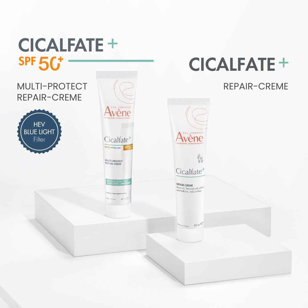 Zwei Avène Cicalfate+ Cremetuben SPF 50+ auf Podesten; HEV Blue Light Filter.