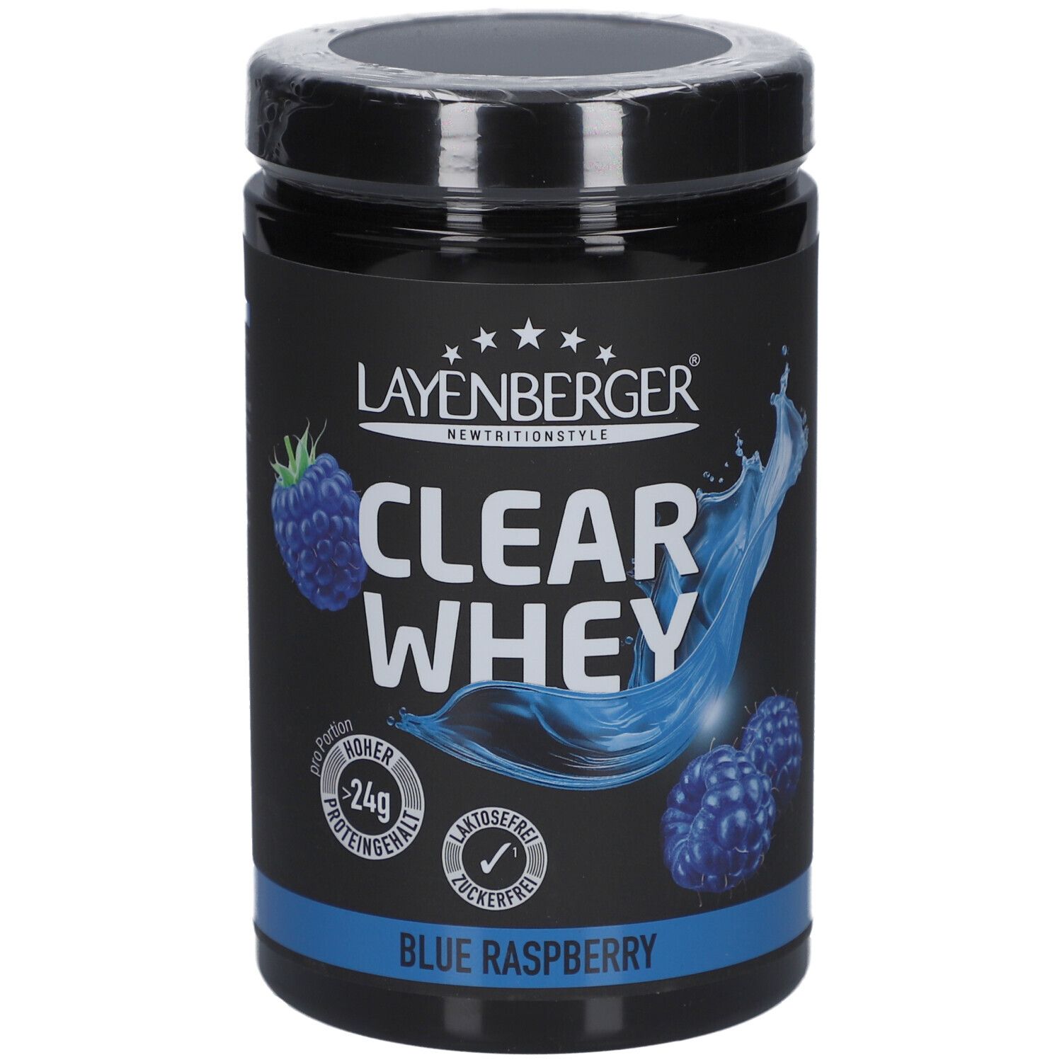 Schwarze Dose mit LAYENBERGER Clear Whey Blue Raspberry. Blaue Himbeeren und Wasser-Splash-Grafik. Hoher Proteingehalt, laktosefrei, zuckerfrei.