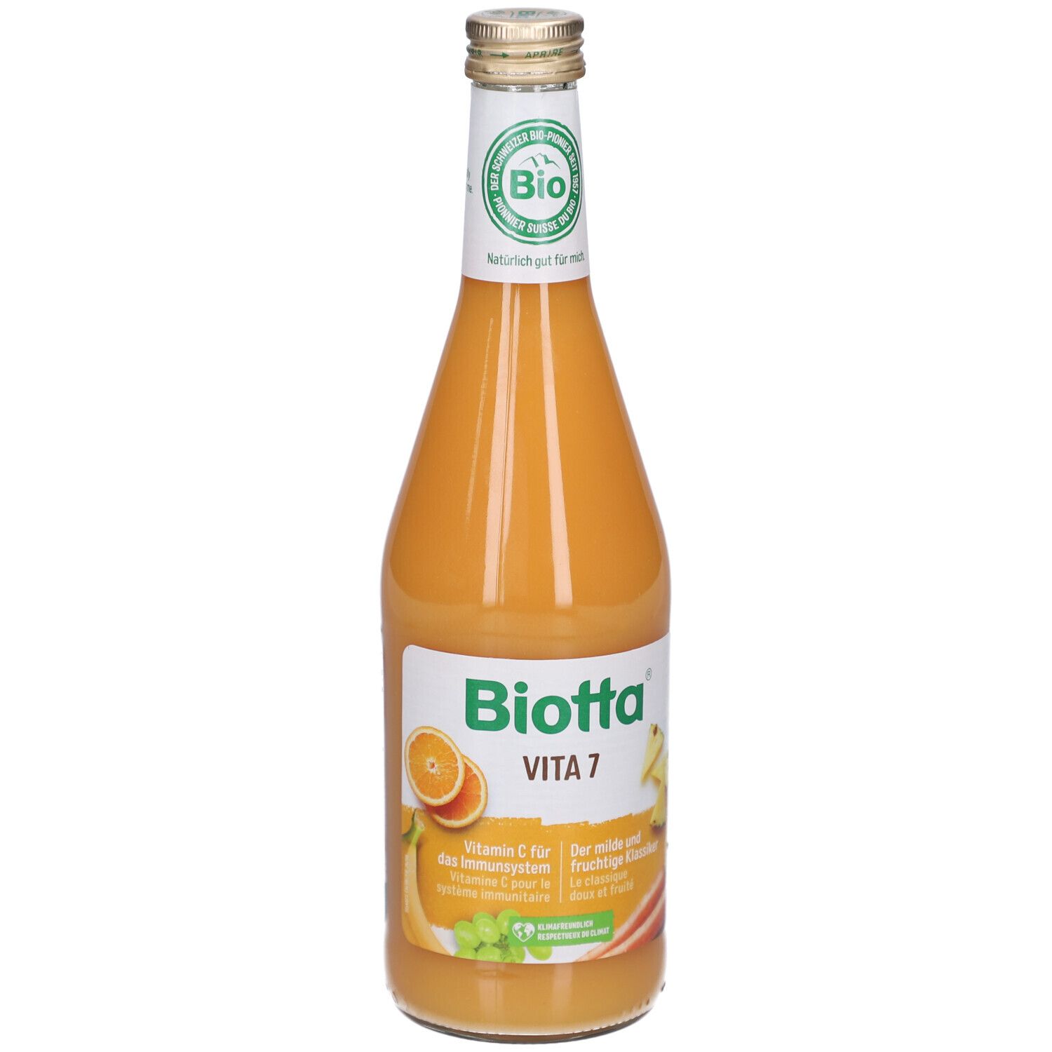 Glasflasche mit Saft. Aufschrift: Biotta Vita 7. Mit Bio-Siegel. Enthält Vitamin C. Abbildung von Orange, Ananas, Karotte.