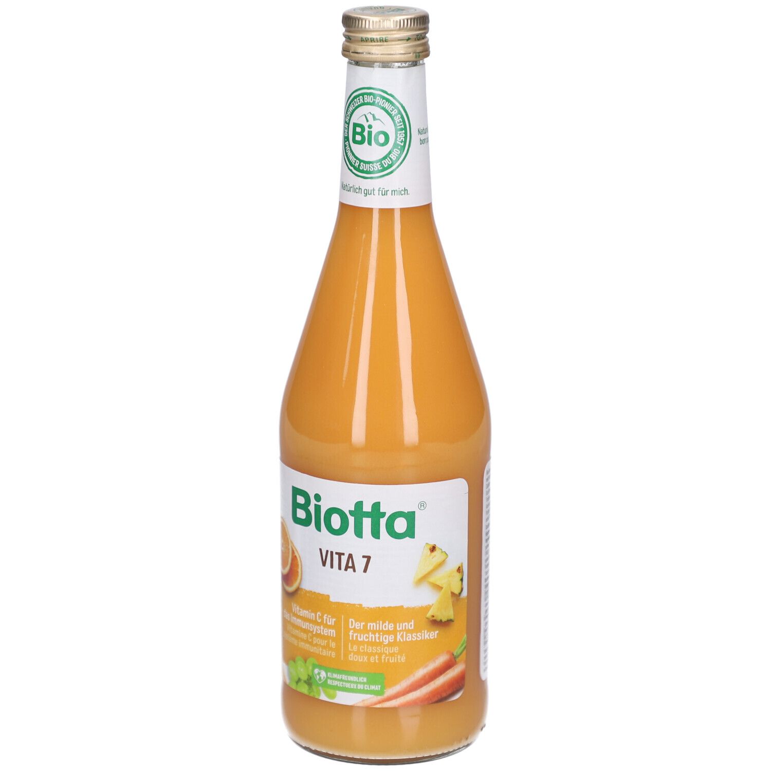 Glasflasche mit Saft. Aufschrift: Biotta Vita 7. Mit Bio-Siegel. Enthält Vitamin C. Abbildung von Orange, Ananas, Karotte.