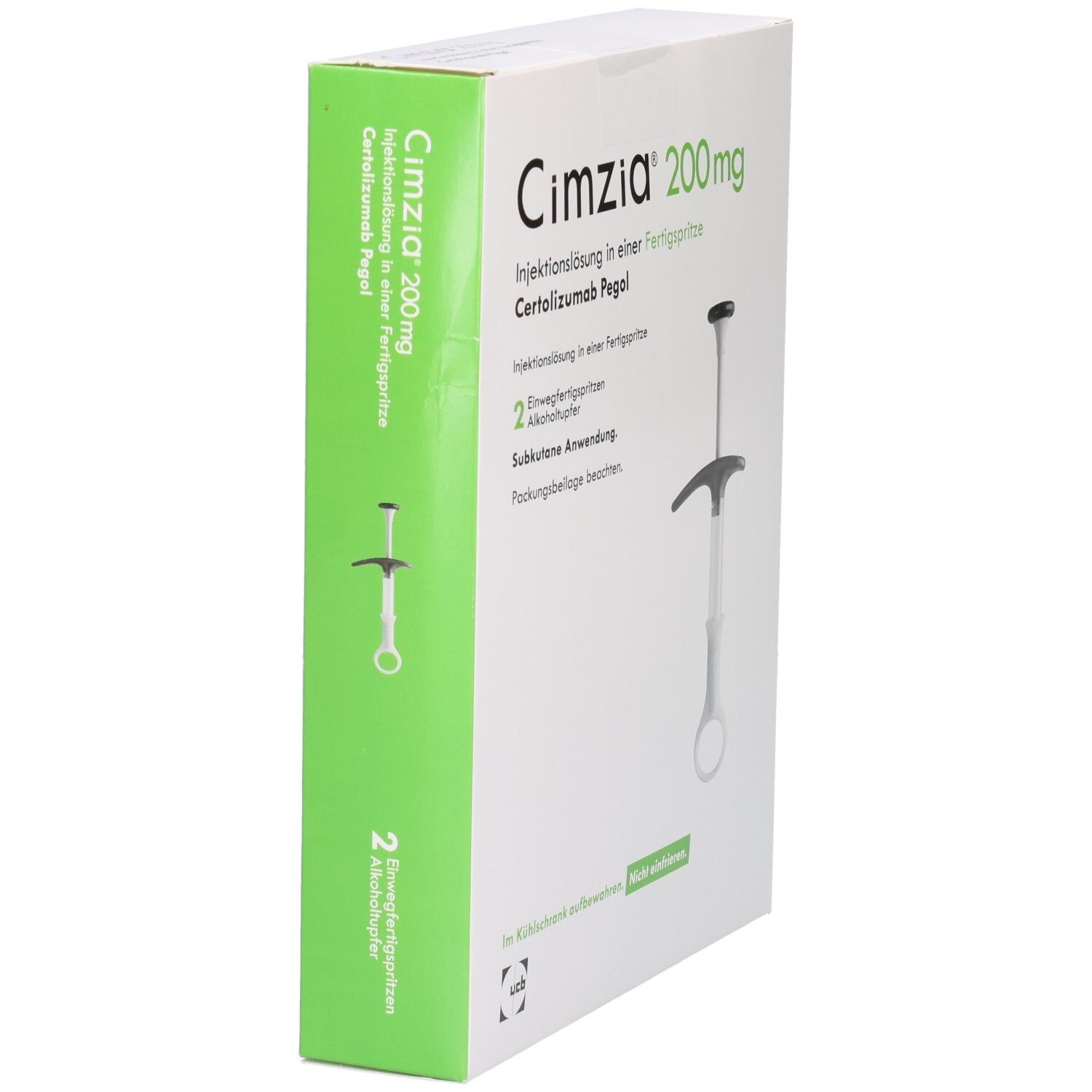 Schachtel mit Cimzia 200 mg, Fertigspritze und Zubehör. Grüne Seitenfläche mit Produktnamen und Logo. Winkelansicht.