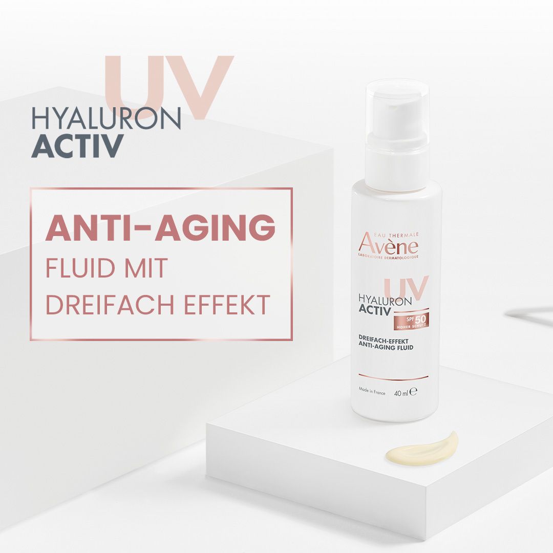Produktflasche auf Podest. Text: ANTI-AGING FLUID MIT DREIFACH EFFEKT. Marke: Avène. Text: HYALURON ACTIV UV.