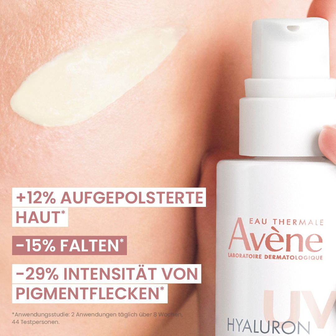 Produktflasche und Creme. Text: +12% AUFGEPOLSTERTE HAUT. -15% FALTEN. -29% PIGMENTFLECKEN. Marke: Avène. Produkt: HYALURON ACTIV UV.