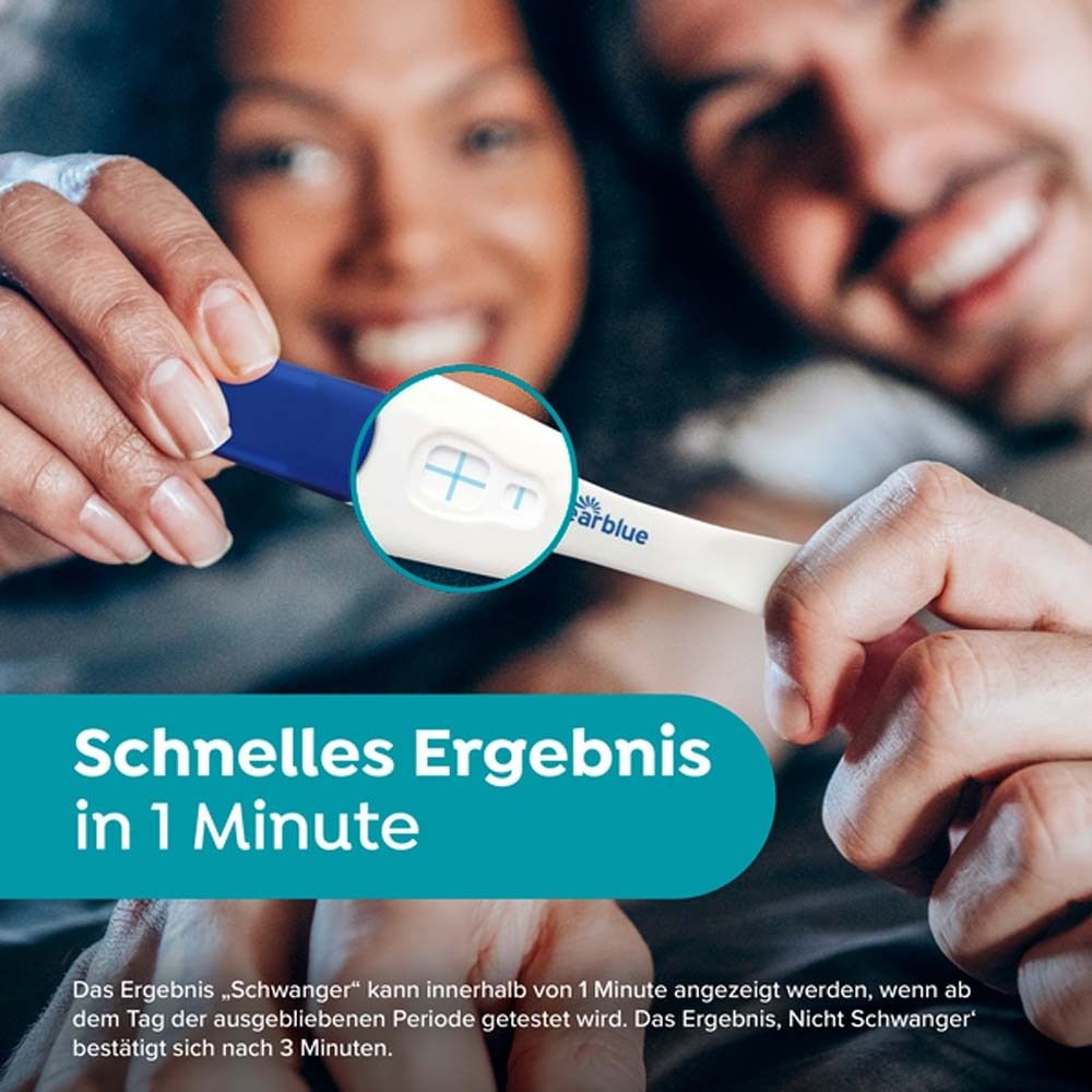 Paar hält einen Clearblue Schwangerschaftstest. Der Test zeigt ein Ergebnis. Text: Schnelles Ergebnis in 1 Minute.