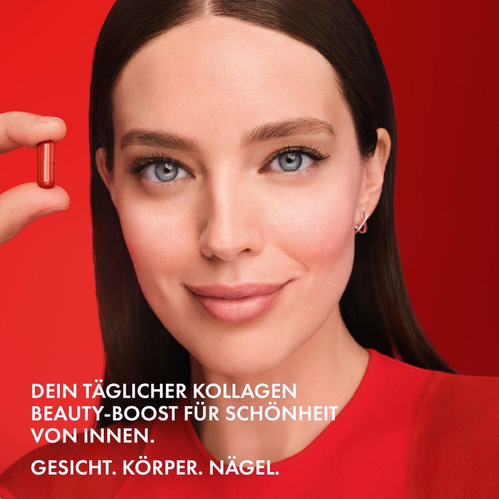 Frau mit rotem Oberteil hält rote Kapsel. Text: Dein täglicher Kollagen Beauty-Boost für Schönheit von innen. Gesicht, Körper, Nägel.
