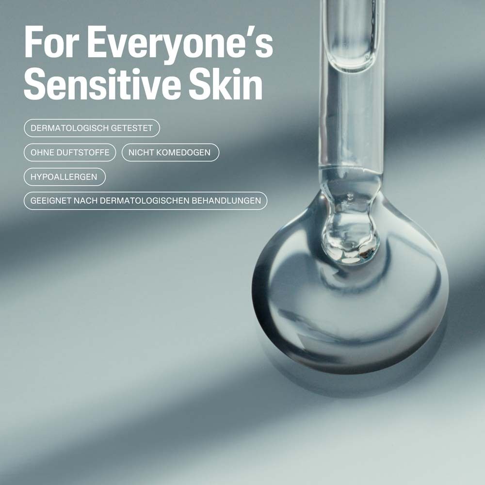 Flüssigkeitstropfen. Text: Für jede empfindliche Haut. Dermatologisch getestet. Ohne Duftstoffe. Nicht komedogen.