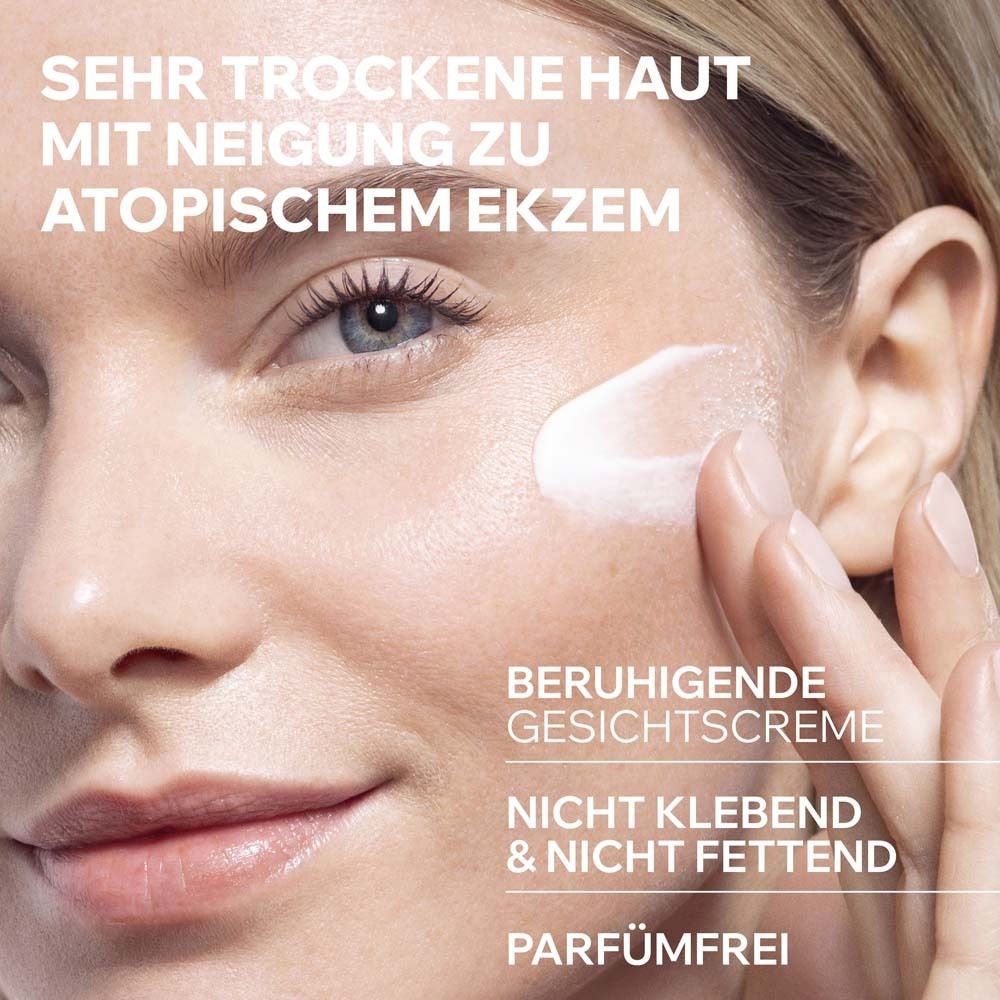 Frau trägt Creme auf. Text: Beruhigende Gesichtscreme. Nicht klebend & nicht fettend. Parfümfrei. Für sehr trockene Haut.