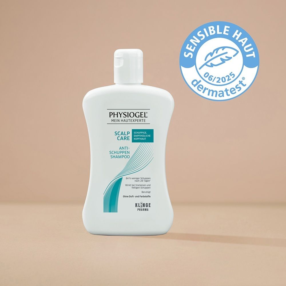 Weiße Flasche Physiogel Scalp Care Shampoo mit Siegel 'Sensible Haut, dermatest'.