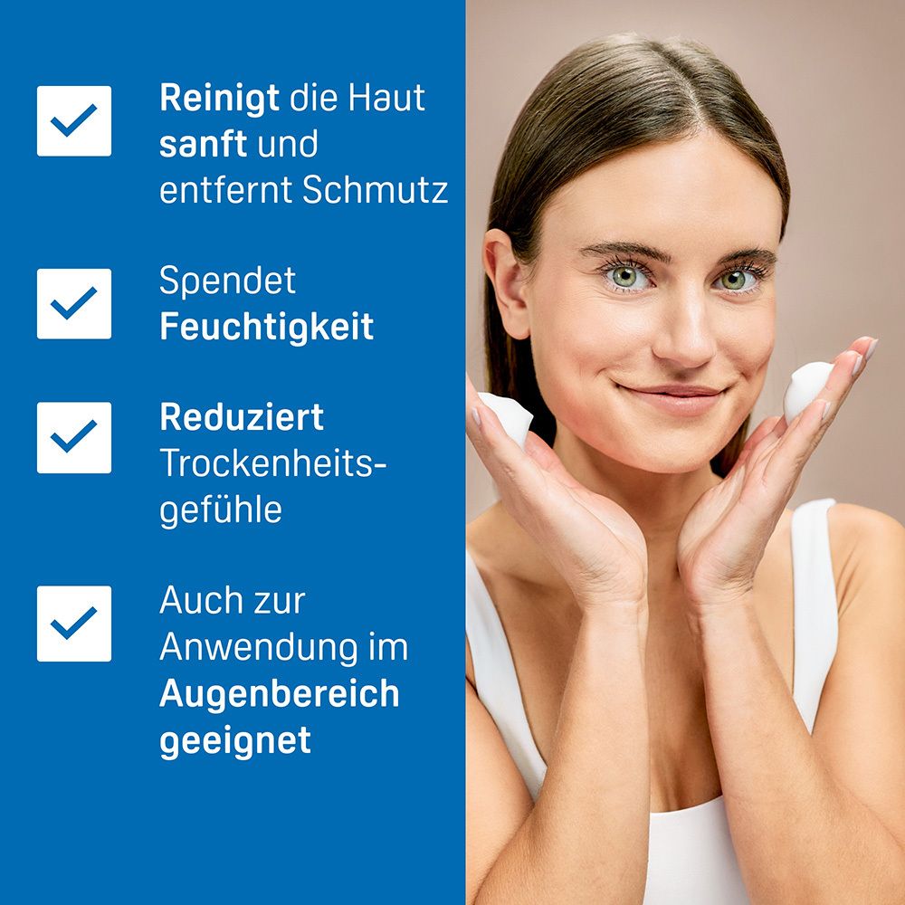 Frau mit Schaum im Gesicht, mit Checklisten-Symbolen für Produktvorteile.
