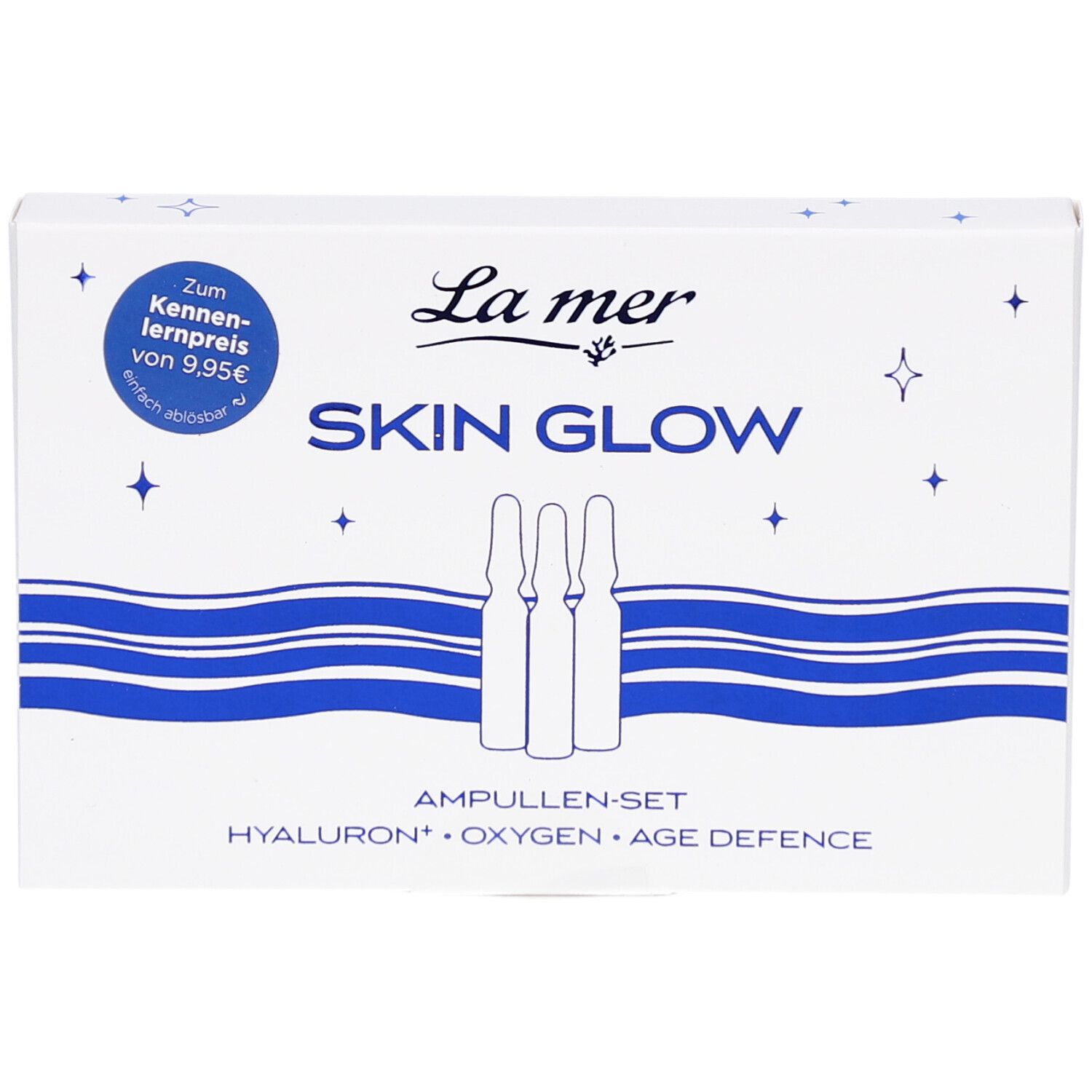 Weiße Schachtel mit La mer Skin Glow Ampullen-Set. Blaue Wellen und Sterne. Text: Hyaluron, Oxygen, Age Defence.