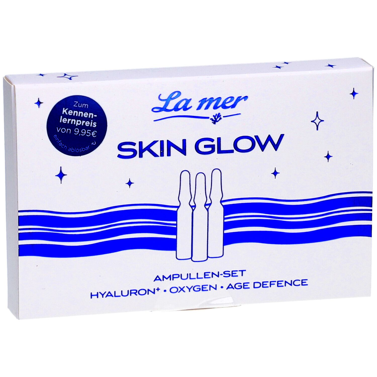 Weiße Schachtel mit La mer Skin Glow Ampullen-Set. Blaue Wellen und Sterne. Text: Hyaluron, Oxygen, Age Defence.