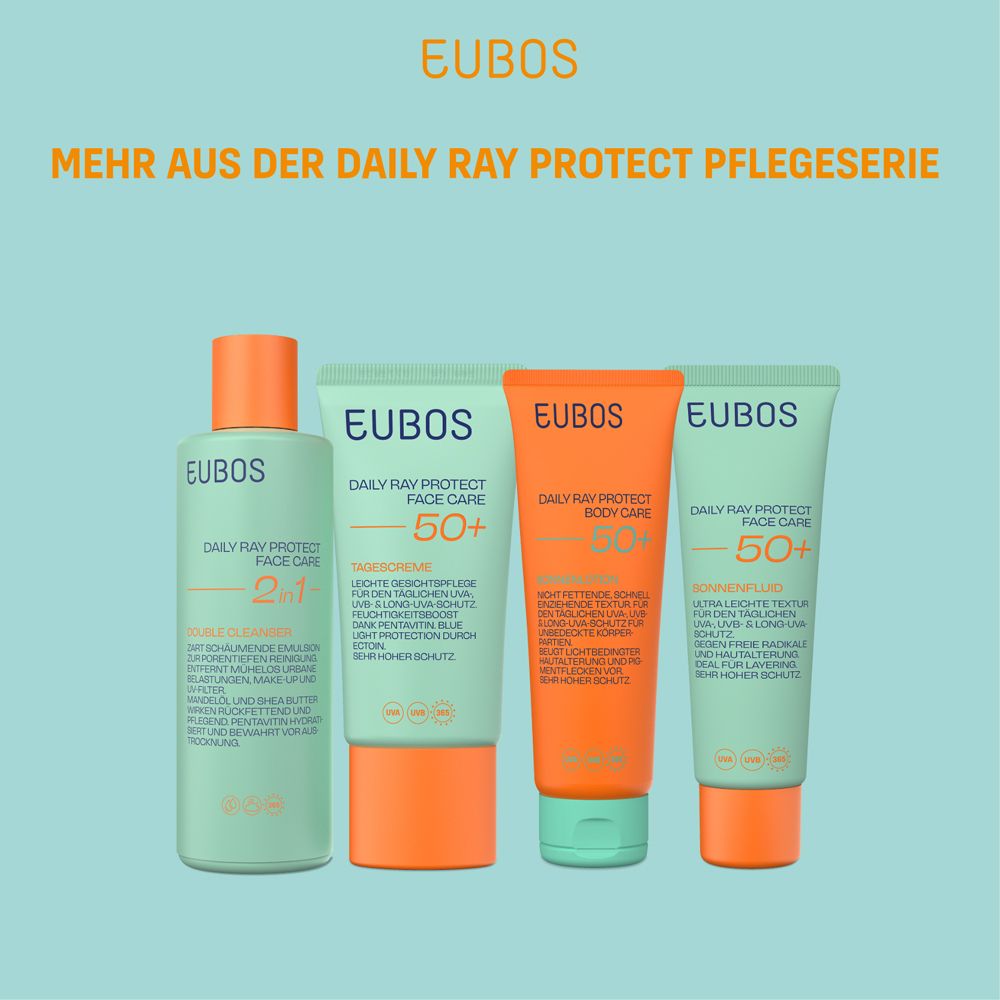 Vier EUBOS Produkte. 2-in-1, Face Care, Body Care und Face Care. Auf blauem Hintergrund.
