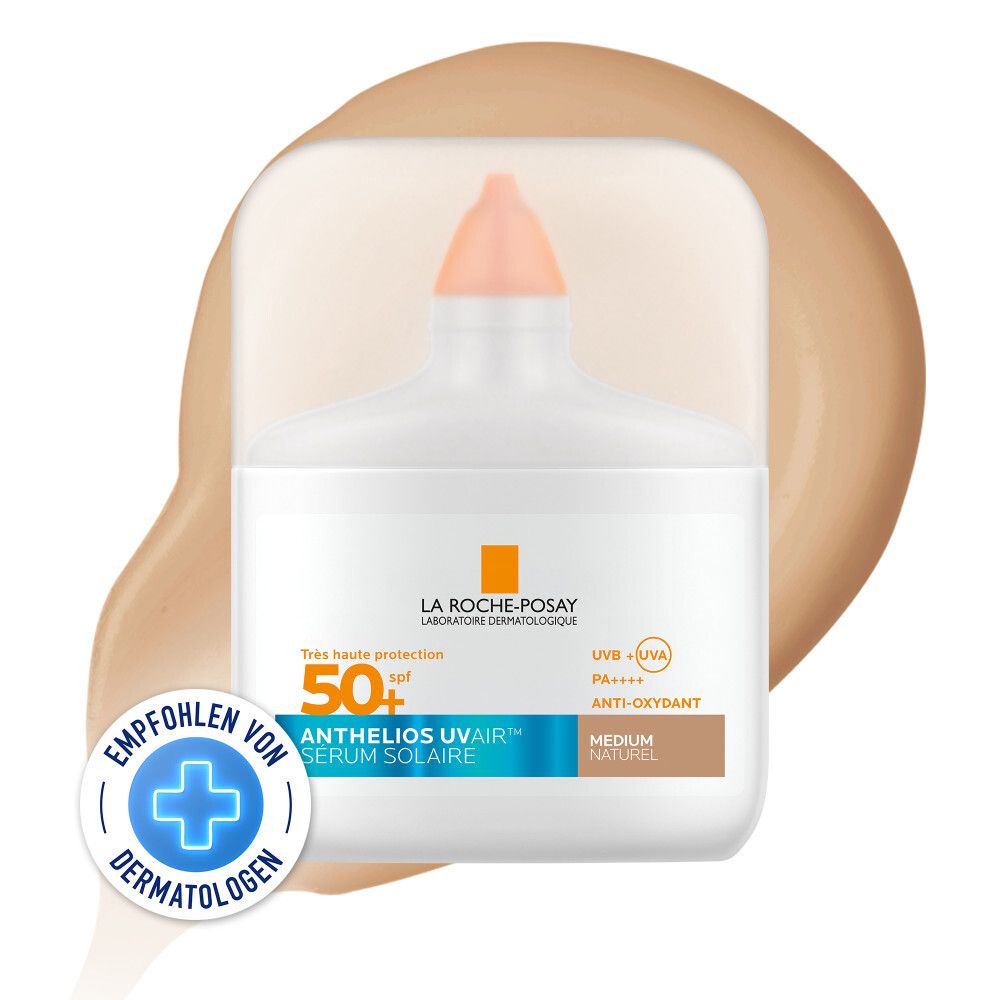 Weißer Spender mit orangefarbener Spitze. Aufschrift: La Roche-Posay Anthelios UVair Serum Solaire LSF 50+ Medium. Empfohlen von Dermatologen.