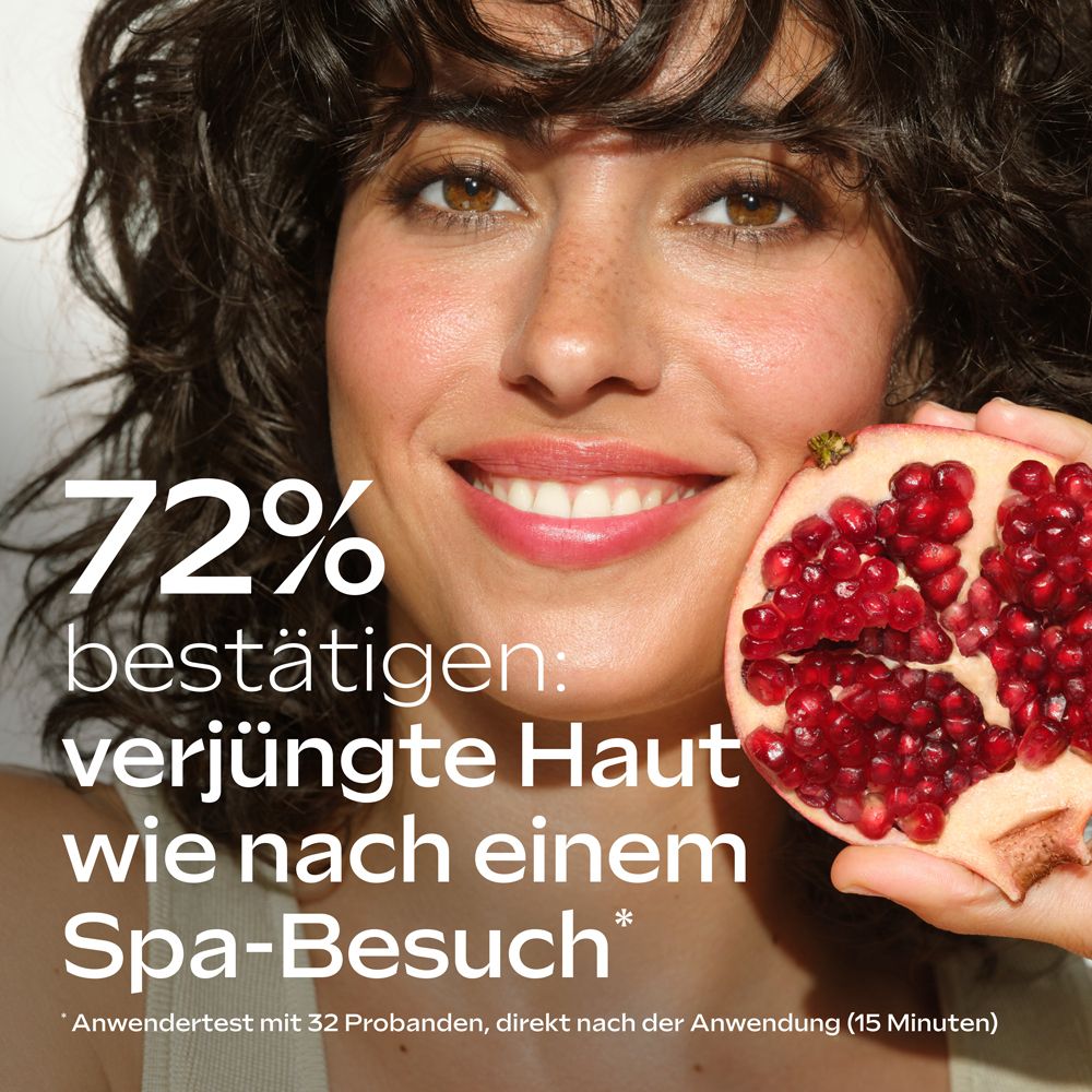Frau mit Granatapfel, die strahlende Haut zeigt. Text: '72% bestätigen: verjüngte Haut wie nach einem Spa-Besuch'.