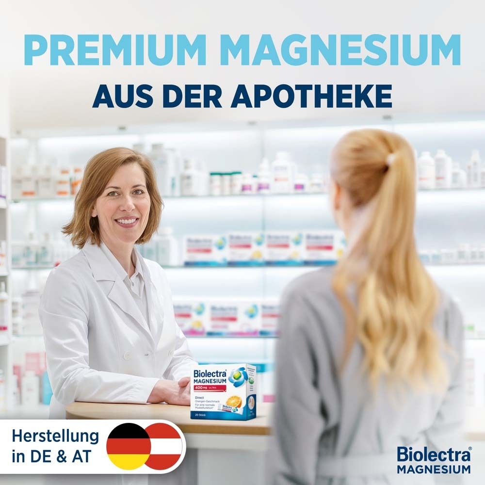 Text: Premium Magnesium aus der Apotheke. Frau am Tresen, Apothekerin. Biolectra Magnesium Packung sichtbar. Herstellung in DE & AT.