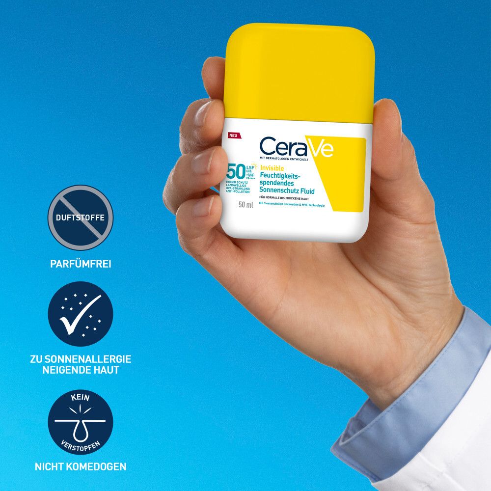 CeraVe Invisible Sonnenschutz Fluid LSF 50. Weiße Flasche mit gelbem Deckel. Hand hält Flasche.