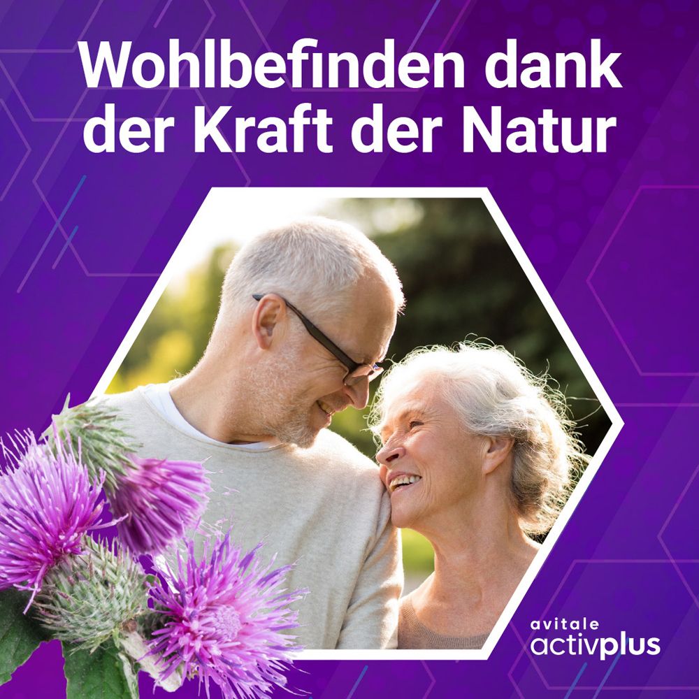 Älteres Paar lächelt sich an, vor lila Hintergrund. Text: Wohlbefinden dank der Kraft der Natur. Avitale activplus Logo.