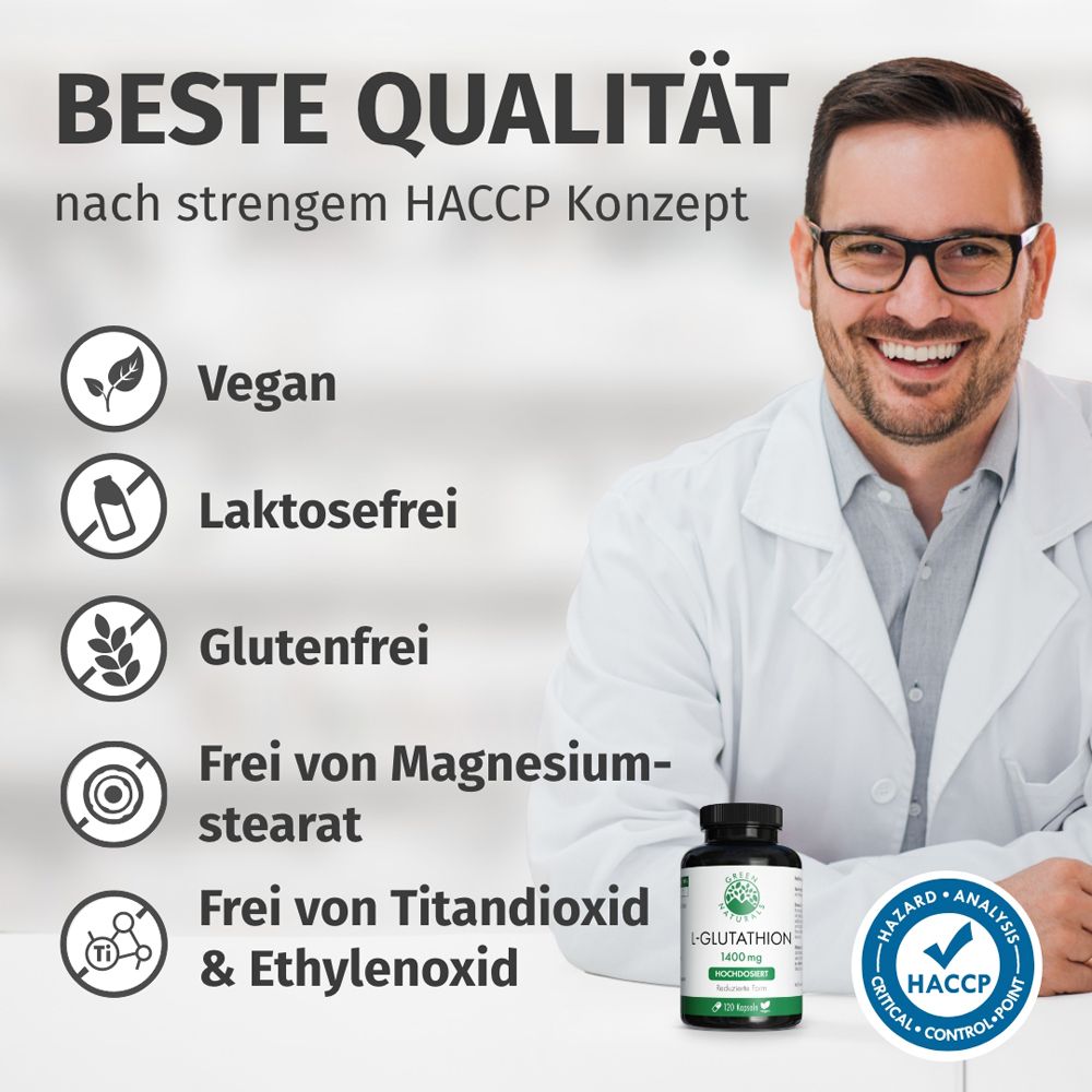 Mann im Arztkittel lächelt. Liste: Vegan, Laktosefrei, Glutenfrei, Frei von Magnesiumstearat, Titandioxid & Ethylenoixd.