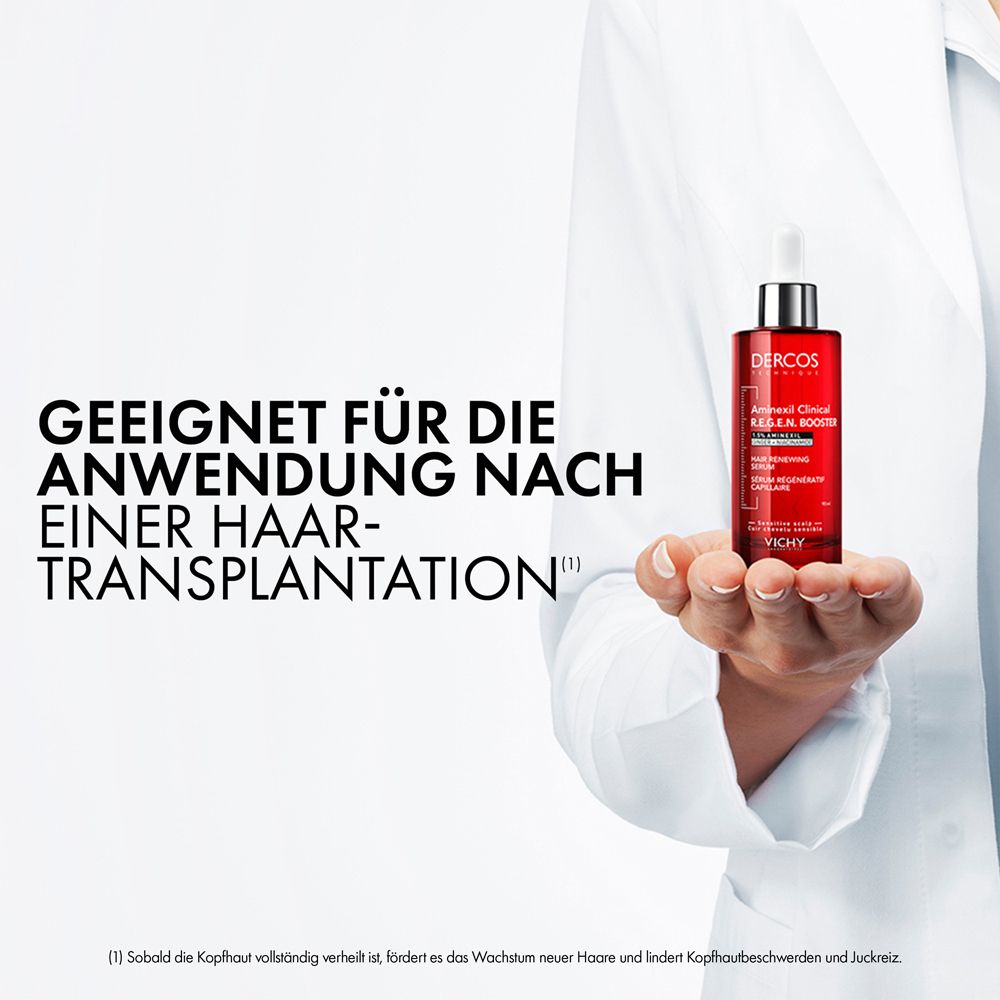 Person hält Serumfläschchen. Text: Geeignet für die Anwendung nach einer Haartransplantation.