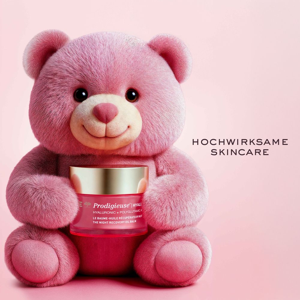 Rosa Teddybär hält einen Tiegel. Aufschrift: Prodigieuse Hyalu Boost, Nachtcreme.