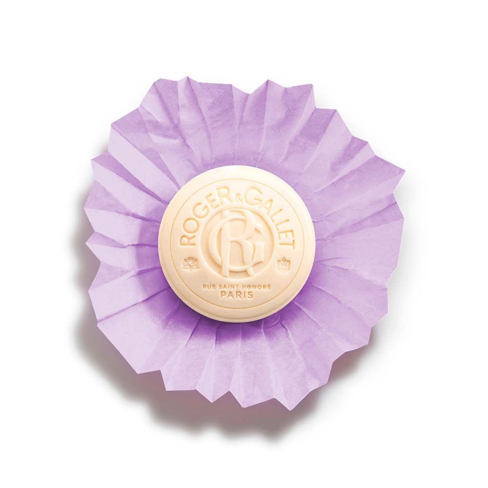 Runde Seife in lilafarbenem Papier. Logo und Text: Roger & Gallet, Lavande Royale, Paris.