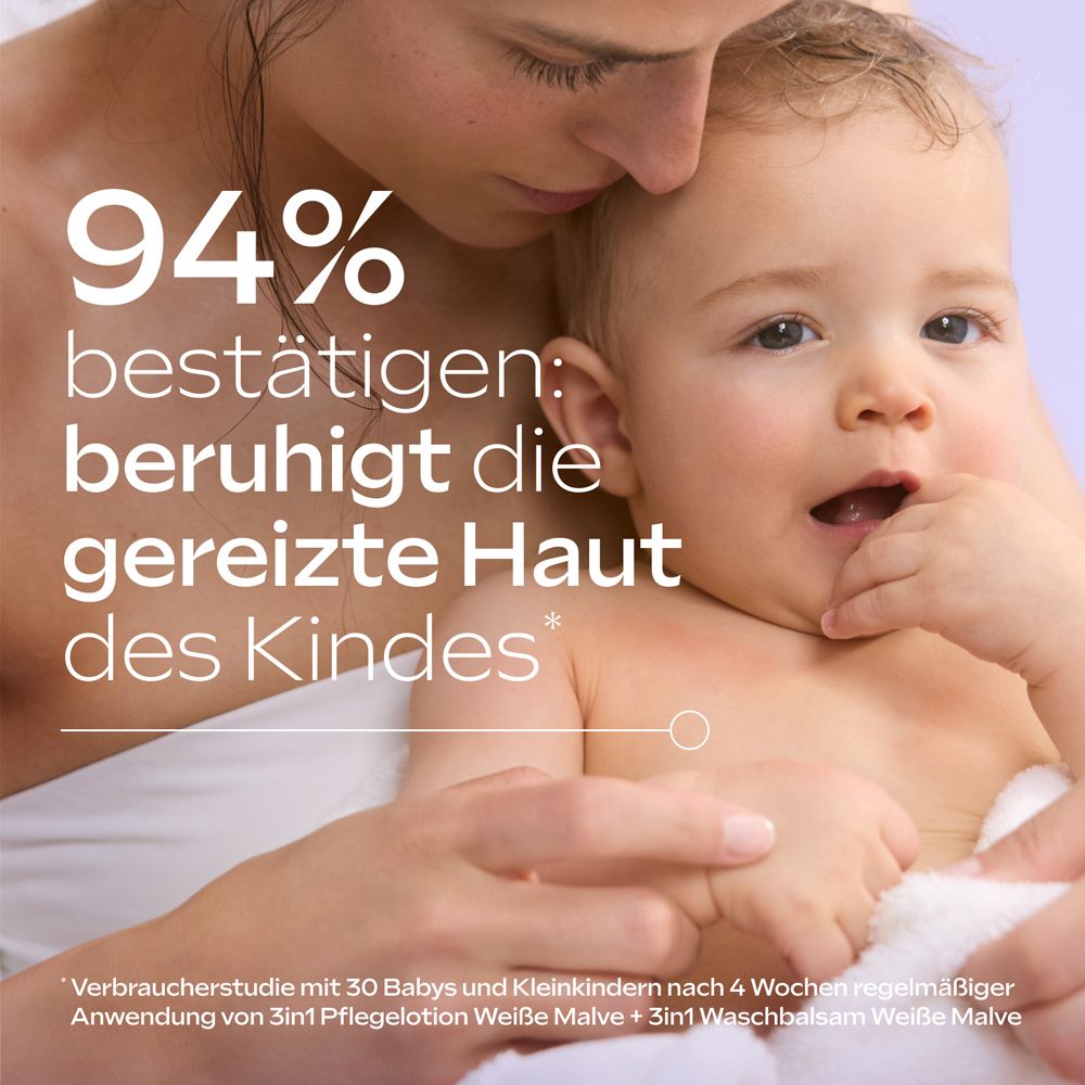 Mutter hält Baby in der Badewanne. Text: 94% bestätigen: beruhigt die gereizte Haut des Kindes.