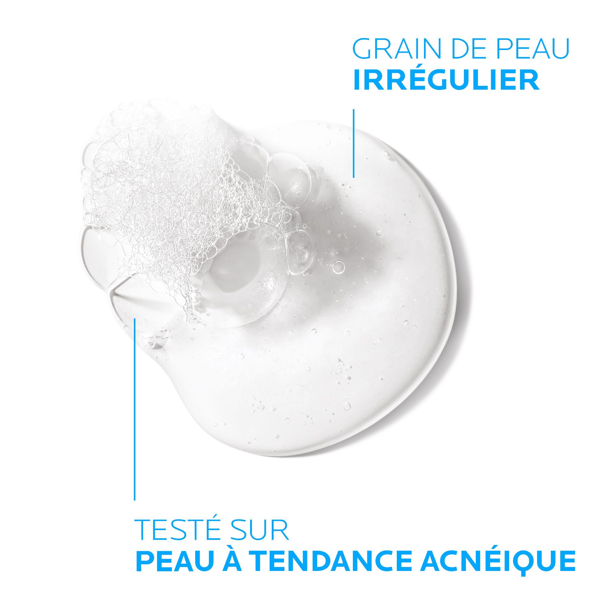 Gros plan sur un liquide. Texte: Testé sur peau à tendance acnéique. Grain de peau irrégulier.