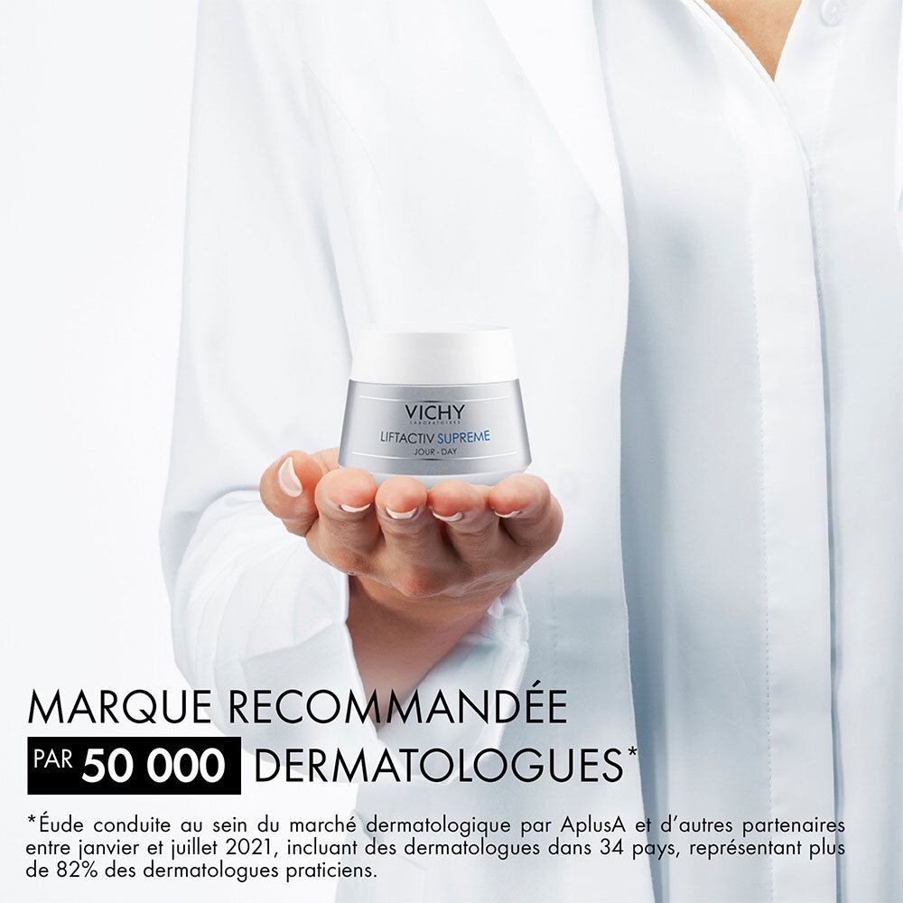 Personne tenant un pot de crème. Inscription : LIFTACTIV SUPREME. Marque recommandée par 50 000 dermatologues.