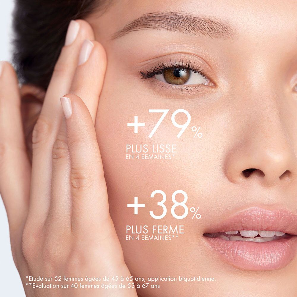Visage d'une femme. Texte : +79% plus lisse en 4 semaines, +38% plus ferme en 4 semaines.