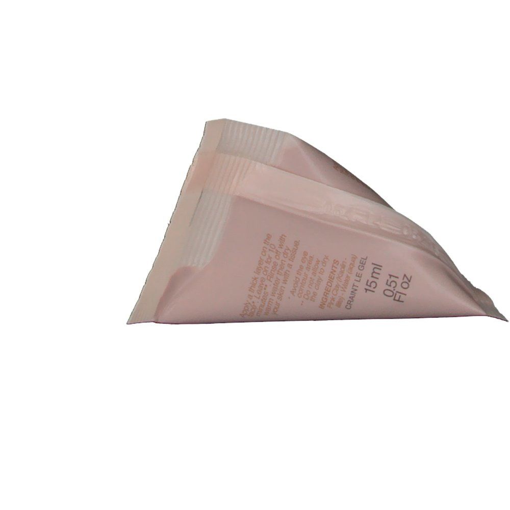 Emballage du masque d'argile rose. Texte: 15ml, ingrédients, numéro de lot. Verso de l'emballage.