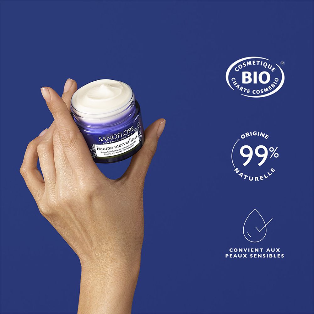 Pot bleu avec crème. Sanoflore Baume Merveilleux. 99% naturel. Convient aux peaux sensibles. Bio.