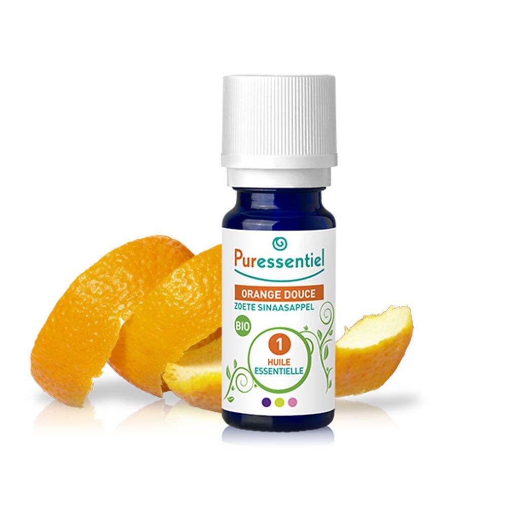 Flacon d'huile essentielle Orange Douce bio. Marque Puressentiel. Inscription: Orange Douce, Bio. Avec écorces d'orange.