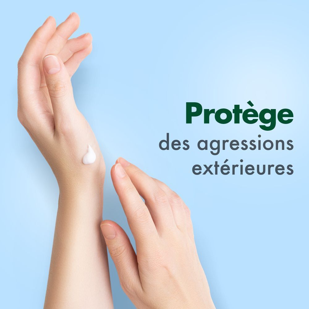 CicaBiafine® Intensiv-Reparatur-Handcreme. Protège des agressions extérieures. Mains avec crème. Fond bleu.