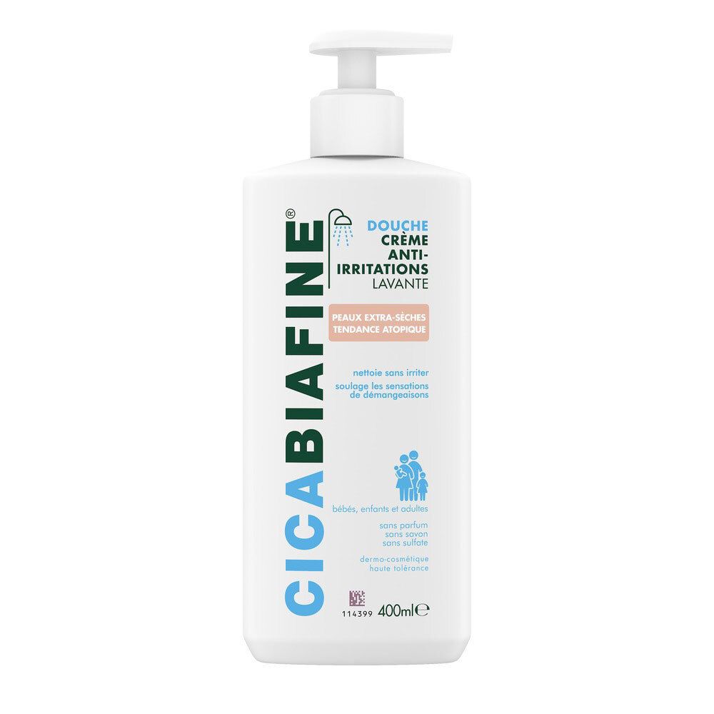Weiße Flasche mit Pumpe. Aufschrift CicaBiafine, Douche Crème Anti-Irritations. Für extra trockene Haut.