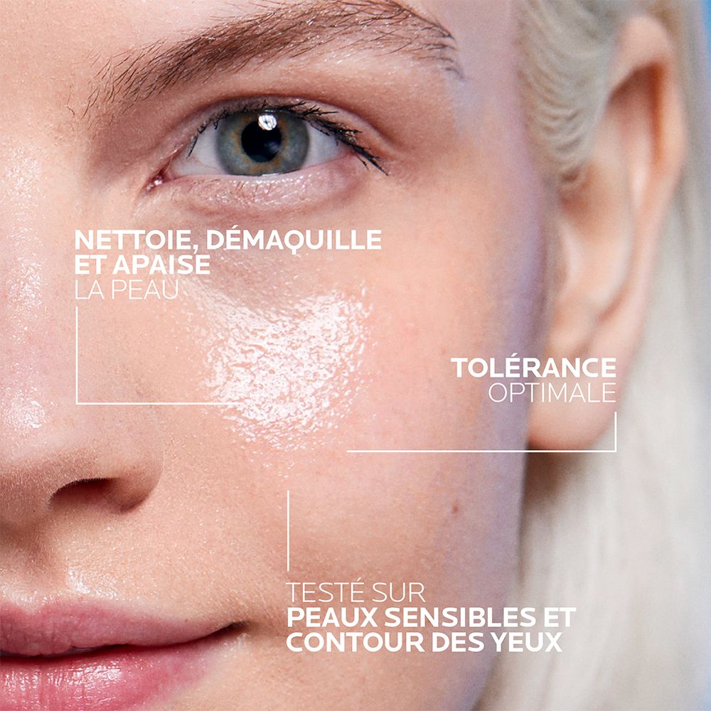 Gros plan sur un visage. Texte: Nettoie, démaquille et apaise la peau. Testé sur peaux sensibles et contour des yeux.